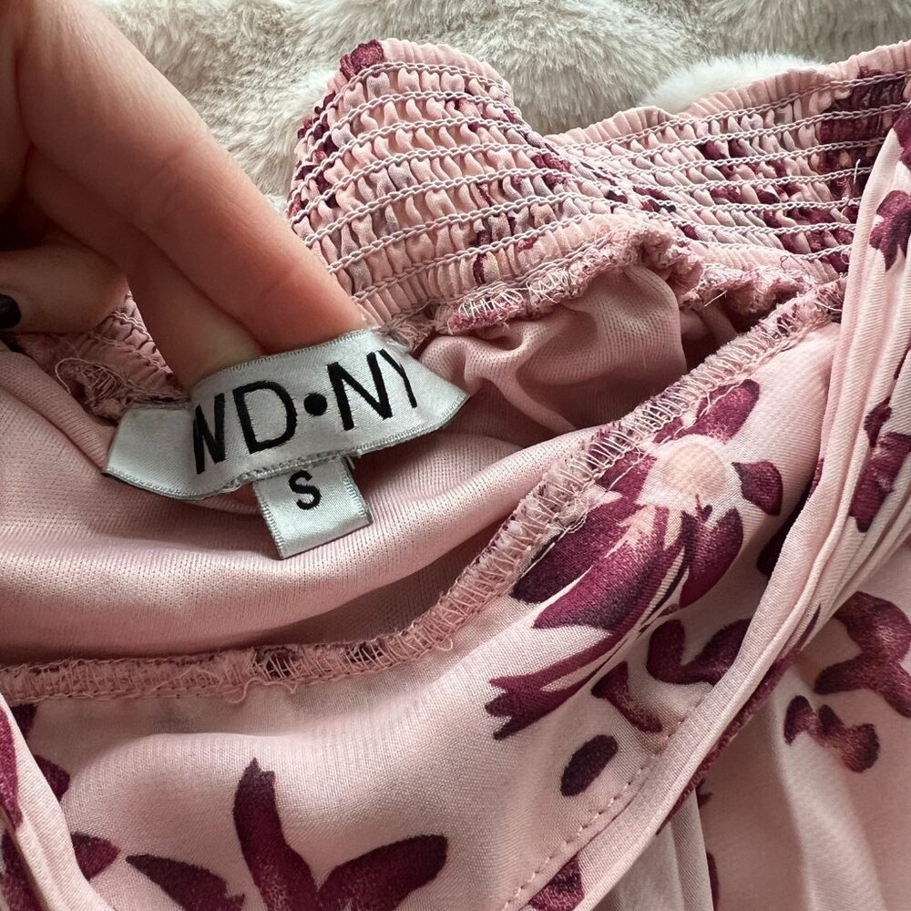 WD-NY pink skirt with adorable floral design. So cute for the spring. - Picture 3 of 6